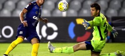 Rei dos escanteios, Jean Mota recebe elogios após nova assistência