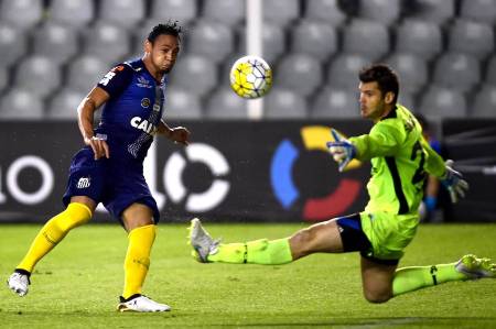 Rei dos escanteios, Jean Mota recebe elogios após nova assistência