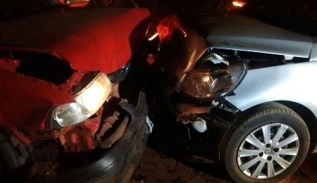 Acidente envolve três veículos na estrada da Caiieiras