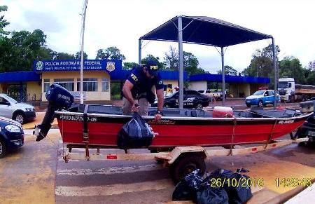 PM de Guia Lopes da Laguna realiza apoio à PRF e Polícia Civil na apreensão de 95 Kg de maconha escondidas em barco