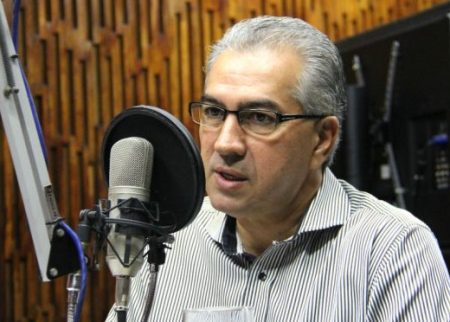 Reinaldo diz que medidas duras sanaram as finanças e garantiram cumprimento de metas e o 13º salário