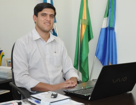 Prefeito tem registro de candidatura cassado por abuso de poder político