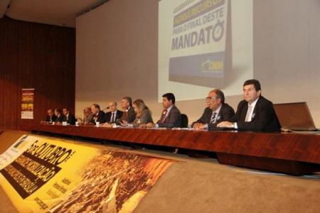 Prefeitos querem aprovação de projeto que flexibiliza LRF