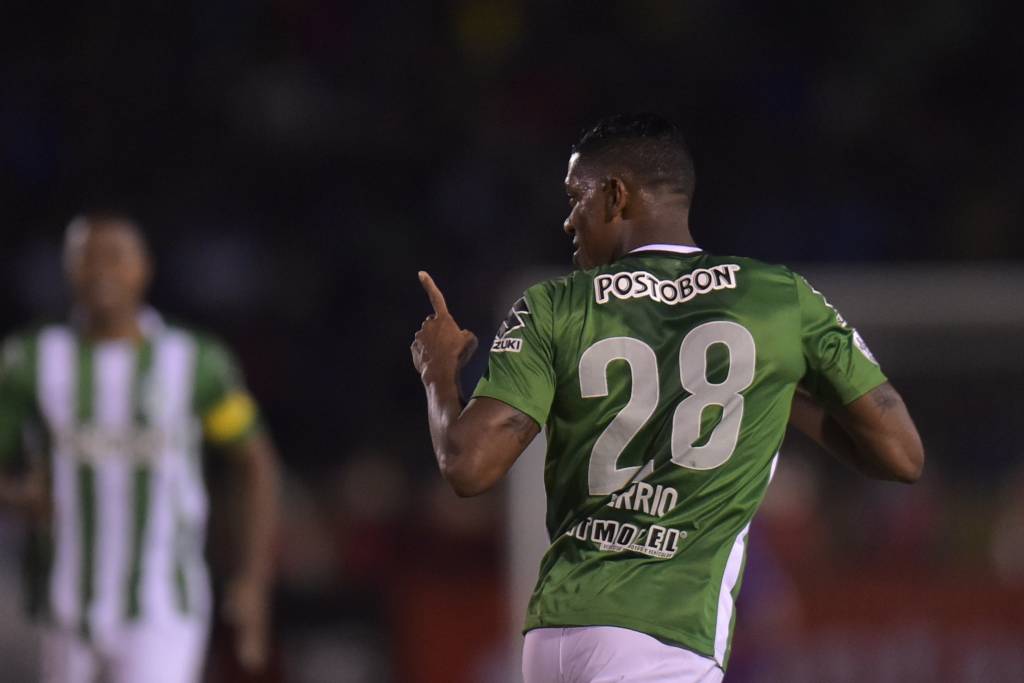 De volta à Libertadores, Santos mira reforços de atual campeão