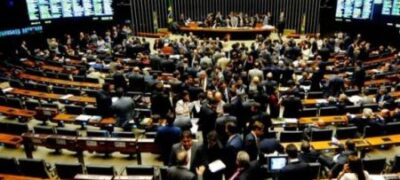 Senado aprova em 1º turno cláusula de barreira e fim de coligações