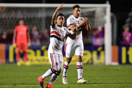 Primeiro gol em goleada no clássico: Luiz Araújo vive um sonho