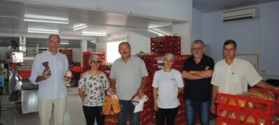 Hélio visita indústria de alimentos e garante incentivo aos novos empreendimentos