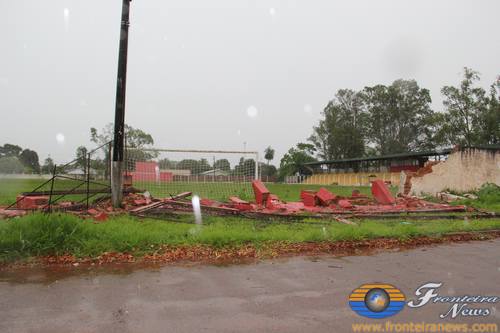 Ventos de 60 km/h causam estragos em Bela Vista