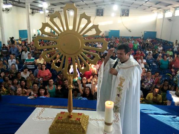 Missa pelas familias com Padre Benedito em Bela Vista