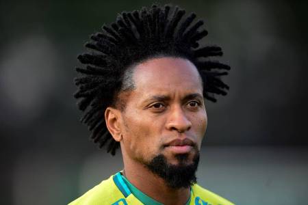Aos 42 anos, Zé Roberto renova e mira Libertadores: “Título que falta”