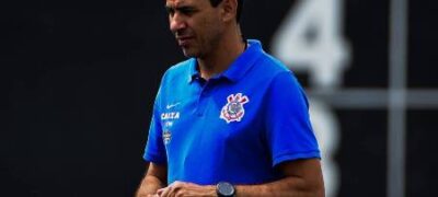 Carille diz que confia em presidente, mas não dá pistas sobre reforços