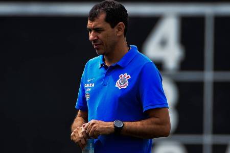 Carille diz que confia em presidente, mas não dá pistas sobre reforços