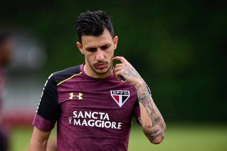Pouco aproveitado no São Paulo, Jean Carlos fica próximo do Goiás