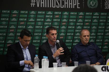 Chape apresenta Vagner Mancini e novo departamento de futebol