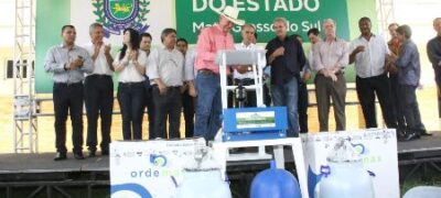 Governador reforça competitividade dos produtores com entrega de resfriadores e ordenhadeiras