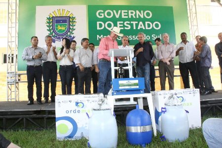 Governador reforça competitividade dos produtores com entrega de resfriadores e ordenhadeiras