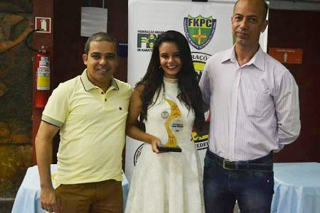 Karateca do MS recebe condecoração em Brasília