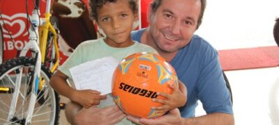 Papai Noel da Drogaria Drogaline entrega 10 bicicleta e realiza sonho em Bela Vista  