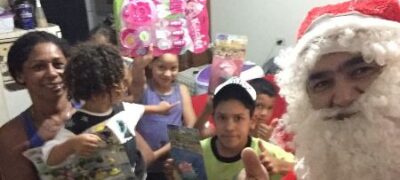 Hospital, Vila Áurea e Residencial Kamel Saad receberam a visita do Papai Noel