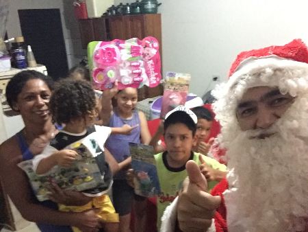 Hospital, Vila Áurea e Residencial Kamel Saad receberam a visita do Papai Noel