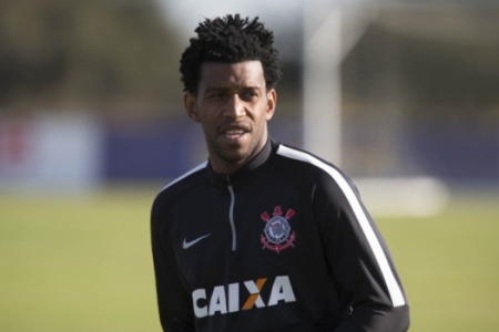 Insatisfeito na China, ex-Corinthians Gil pode ser opção no Flamengo