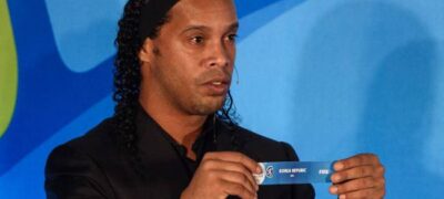 Coritiba oficializa proposta por Ronaldinho Gaúcho