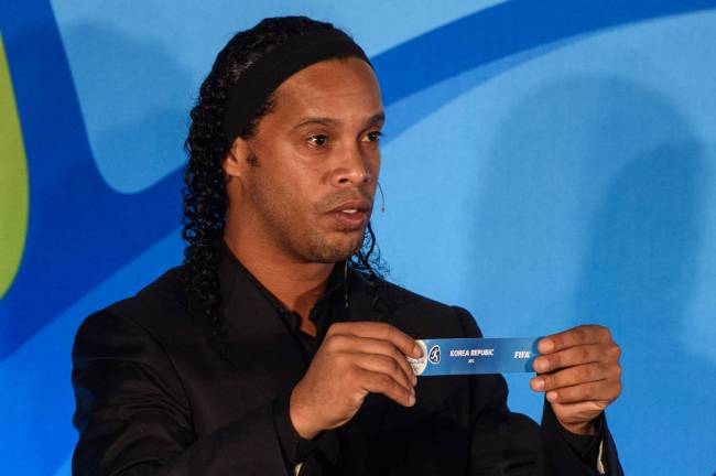Coritiba oficializa proposta por Ronaldinho Gaúcho