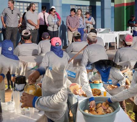 Café da manha marca primeiro encontra da prefeita Márcia com funcionários da limpeza