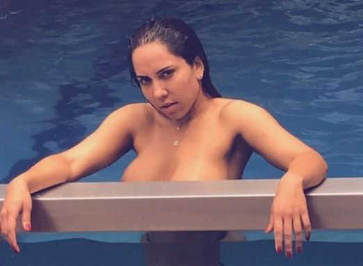 Mulher Melão posa sensual de calcinha e sutiã fazendo tapioca: ‘Linda demais’