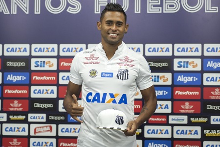 Sem pretensão de ser titular, Kayke sonha em fazer dupla com Oliveira