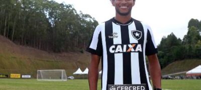 Jonas é apresentado no Botafogo e se dispõe a jogar em várias posições