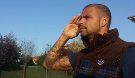 De helicóptero, Felipe Melo chega a São Paulo para assinar com o Palmeiras