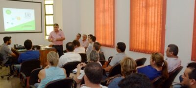 Prefeito Reinaldo Piti e Vice participam  de reunião com secretários