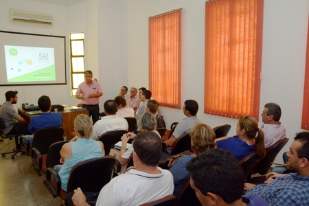 Prefeito Reinaldo Piti e Vice participam  de reunião com secretários