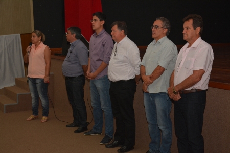 Angela Venturini, secretária municipal de saúde realiza reunião com funcionários