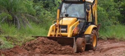 Secretaria de obras realiza drenagem de rua no bairro Nova Bela Vista