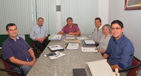 Prefeito Reinaldo Piti participa de reunião com Executivo do Sistema Positivo de Ensino