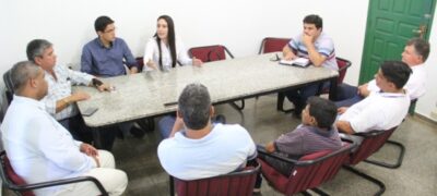 Vereadores de Bela Vista se reúne com prefeito para discutir pagamento dos salários