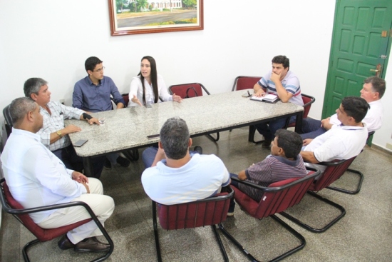 Vereadores de Bela Vista se reúne com prefeito para discutir pagamento dos salários