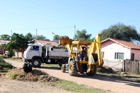 Mutirão de limpeza de ruas segue em vários bairros