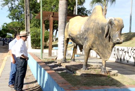 Prefeito percorre a cidade e define como prioridade a recuperação de ruas