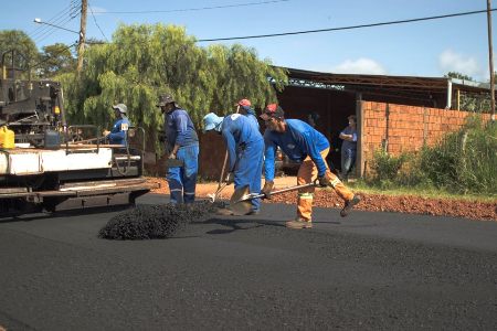 Vila nova recebe pavimentação asfáltica em Antônio João