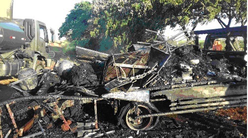 Em Bela Vista, caminhão de mudança pega fogo