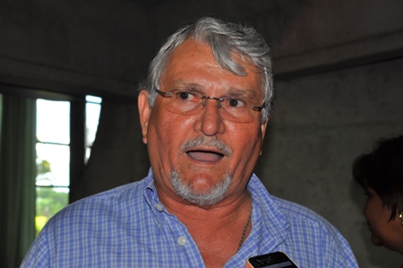 Zeca do PT rebate boatos e diz que permanece no partido