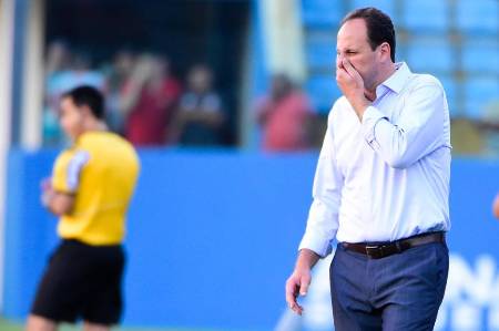 Ceni reclama de falta de comunicação e diz que Tricolor “caiu na realidade”