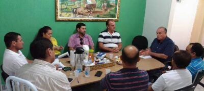 Prefeito Manoel Vias se reúne com vereadores para debater projetos