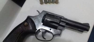 Polícia Militar de Bela Vista apreende arma de fogo e encaminha dois indivíduos à Delegacia