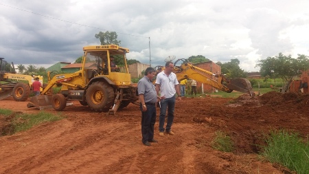 Prefeito Reinaldo Piti acompanha ações da secretaria de obras no bairro das Primaveras