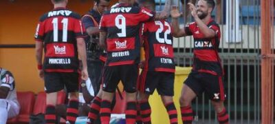 Flamengo vence o Madureira, segue 100% e pega o Vasco na semi