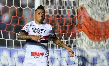 Denis assume vaga de Sidão no gol do São Paulo contra o Novorizontino